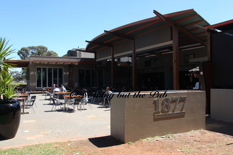 Gol Gol Hotel - Restaurant Canberra 2