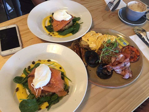 Artezen Espresso Bar - Restaurant Canberra 0