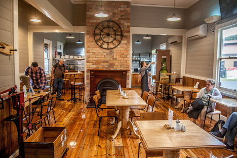 Tracks On Point Cafe - Restaurant Canberra 0