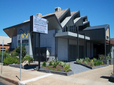 75 On Arthur At The Wellington Soldiers Memorial Club - Restaurant Canberra 0