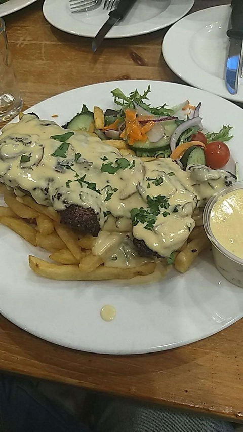 HIYC Cafe & Restaurant - Restaurant Canberra 0