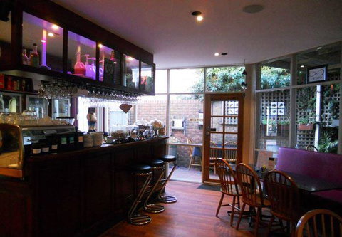 Ronnie'z Cafe And Take Away - Restaurant Canberra 7
