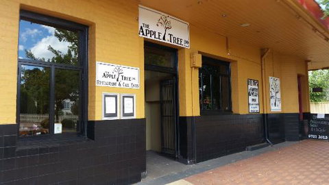 The Apple Tree Inn - Restaurant Canberra 0