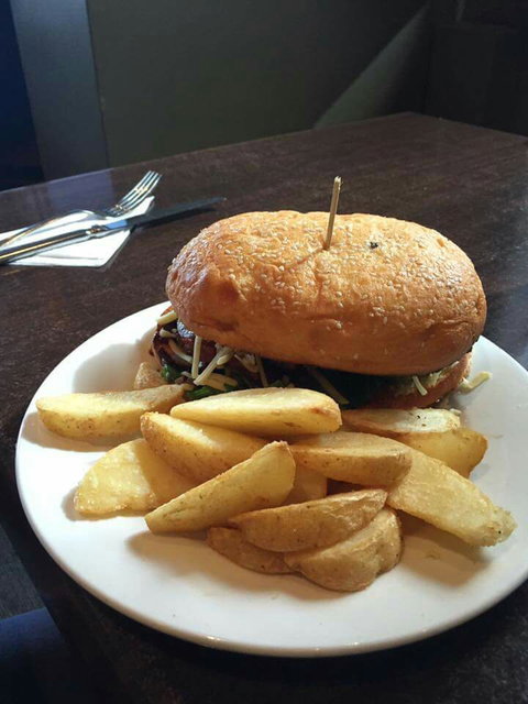 The Apple Tree Inn - Restaurant Canberra 3