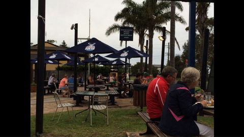 Shoalhaven Heads Hotel - Restaurant Canberra 0