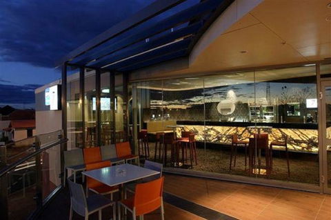 One 7 Eight Dining And Bar - Restaurant Canberra 0