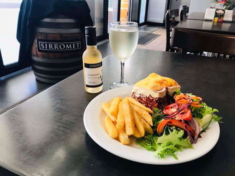 Burnside Tavern - Restaurant Canberra 0