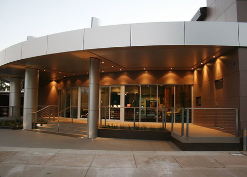 Gundagai District Services Club - Restaurant Canberra 0