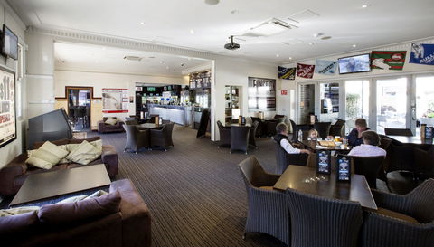 Horse & Jockey Hotel - Restaurant Canberra 0