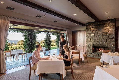 The Peak Restaurant At Spicers Peak Lodge - Restaurant Canberra 0