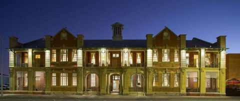 Quality Regent Hotel - Restaurant Canberra 0