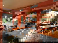 Waves Cafe Bar and Restaurant