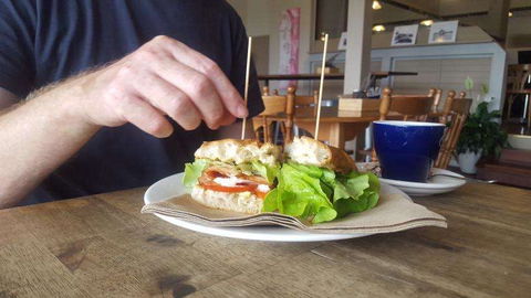 Caseys Cafe - Restaurant Canberra 0