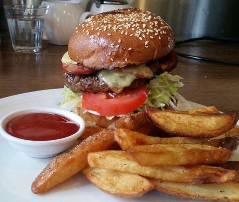 Kardinia Outlet Cafe - Restaurant Canberra 0