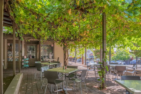Breakout Brasserie Cafe - Restaurant Canberra 0