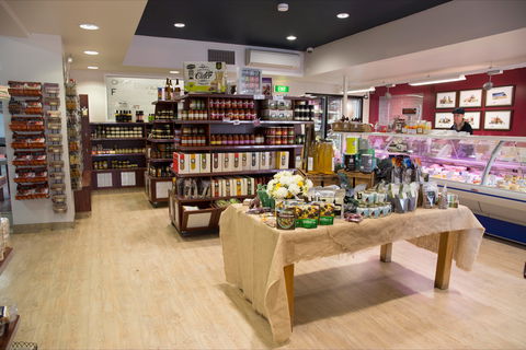 Knights Meats And Deli - Restaurant Canberra 1