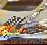 Zeina's Caf - Comfort Inn and Suites Burwood - Restaurant Canberra