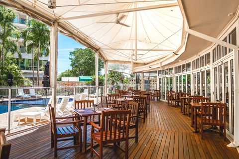 Poolside Restaurant And Bar - Restaurant Canberra 0