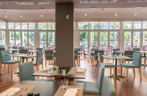 Poolside Restaurant And Bar - Restaurant Canberra 2