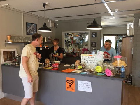 Pickers Cafe & Collectables - Restaurant Canberra 0