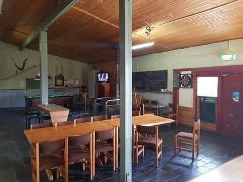 Yolla Tavern - Restaurant Canberra 0