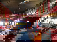 Lous Cafe Restaurant