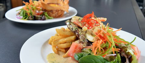 The Woombye Pub - Restaurant Canberra 0
