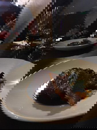 The Willow Tree Hotel - Restaurant Canberra 0