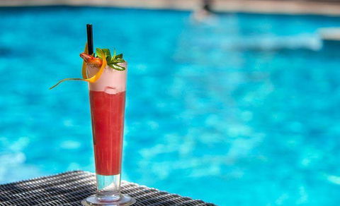 The Deck Poolside Bar & Restaurant - Restaurant Canberra 9