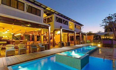 The Deck Poolside Bar & Restaurant - Restaurant Canberra 10