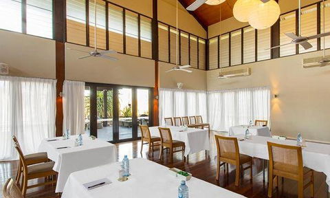 The Deck Poolside Bar & Restaurant - Restaurant Canberra 11