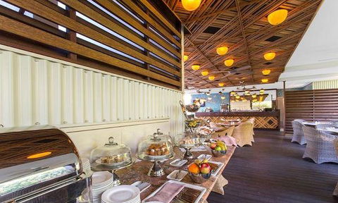 The Deck Poolside Bar & Restaurant - Restaurant Canberra 1