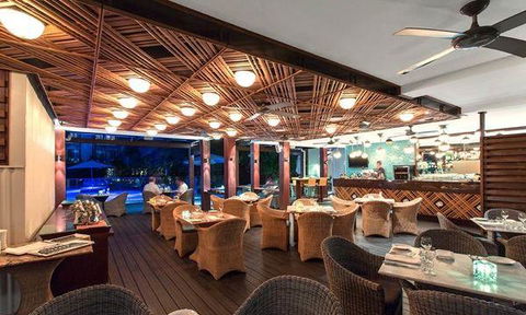 The Deck Poolside Bar & Restaurant - Restaurant Canberra 3
