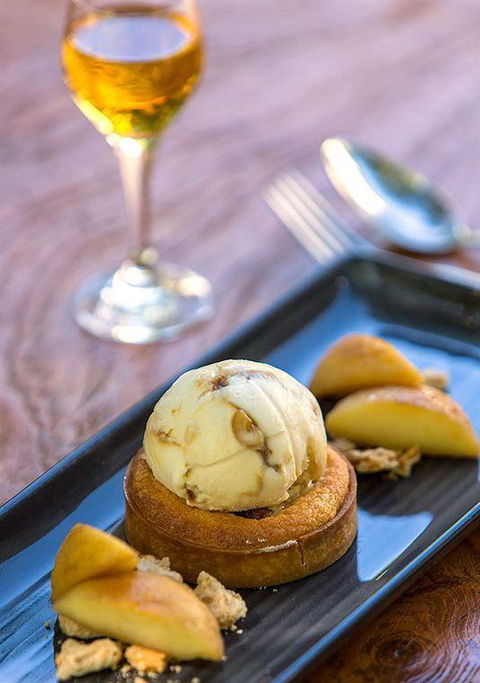 The Deck Poolside Bar & Restaurant - Restaurant Canberra 7