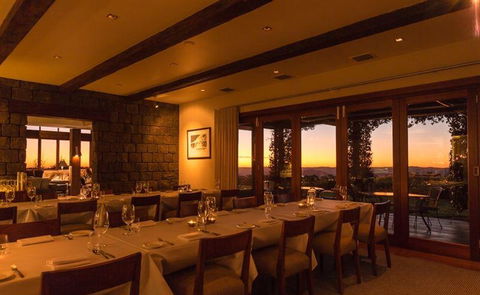 The Peak Restaurant At Spicers Peak Lodge - Restaurant Canberra 10