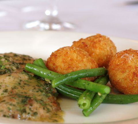 The Foreshore Bar & Restaurant - Restaurant Canberra 0