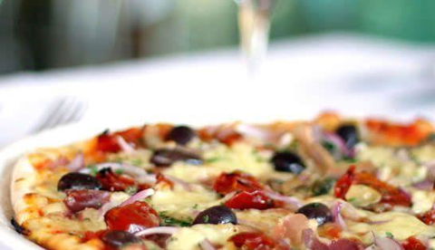 The Foreshore Bar & Restaurant - Restaurant Canberra 5