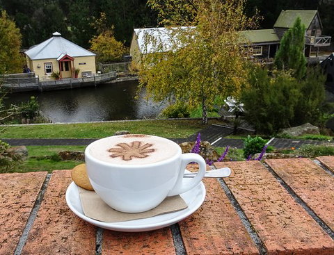 Fishlips Cafe & Accommodation - Restaurant Canberra 0