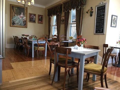 Madame M Cafe - Restaurant Canberra 0