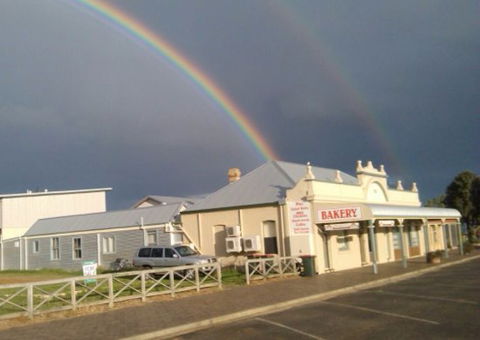 Shipwrecked Gourmet Bakery - Restaurant Canberra 0