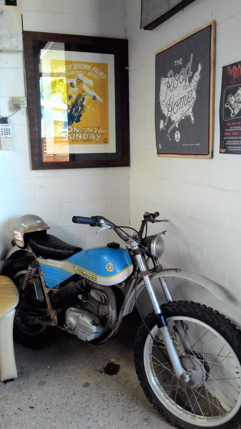Iron & Resin Garage - Restaurant Canberra 3