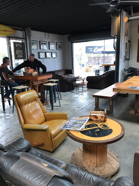 Iron & Resin Garage - Restaurant Canberra 4