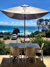 Manta Ray Bistro at Stradbroke Island Beach Hotel