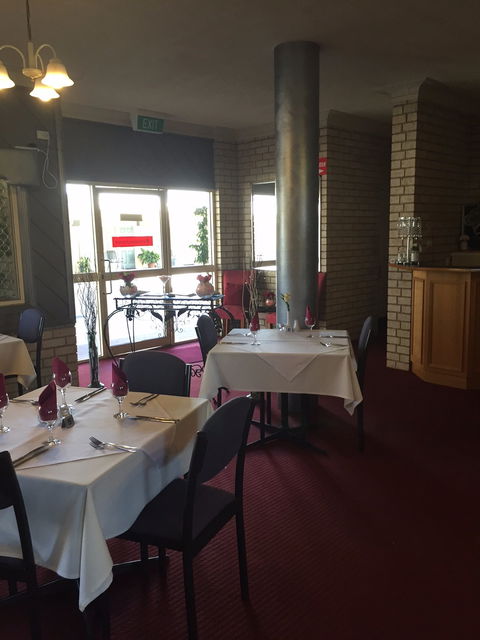The Coral-Le Restaraunt - Restaurant Canberra 5