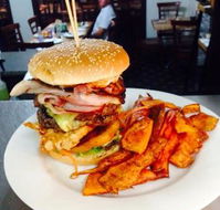 Gin Gin Hotel - Restaurant Canberra
