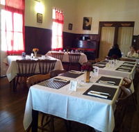 Ravenshoe Hotel - Restaurant Canberra