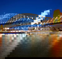 Private Tour Sydney at Night - Restaurant Canberra