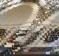 Melbourne Cathedrals and Parklands tour - Restaurant Canberra