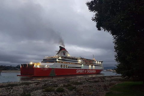Tamar Valley Food And Wine Day Trip From Devonport, Ulverstone Or Burnie - Restaurant Canberra 2