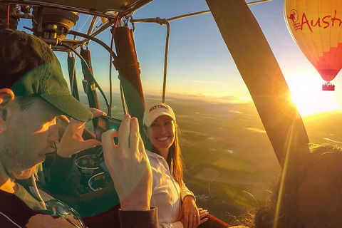 Hot Air Ballooning Tour From Cairns - Restaurant Canberra 1